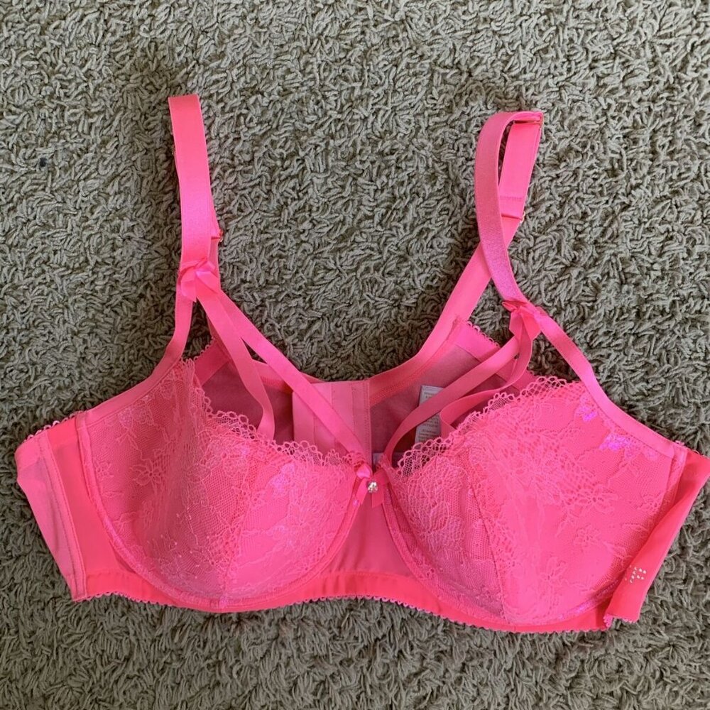Savage X Fenty hot pink bra lace underwire wide straps bondage look NWOT sz 46DD